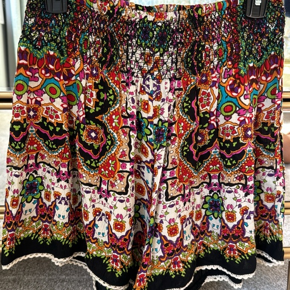 Bila light and flowy floral shorts. small - Picture 7 of 8